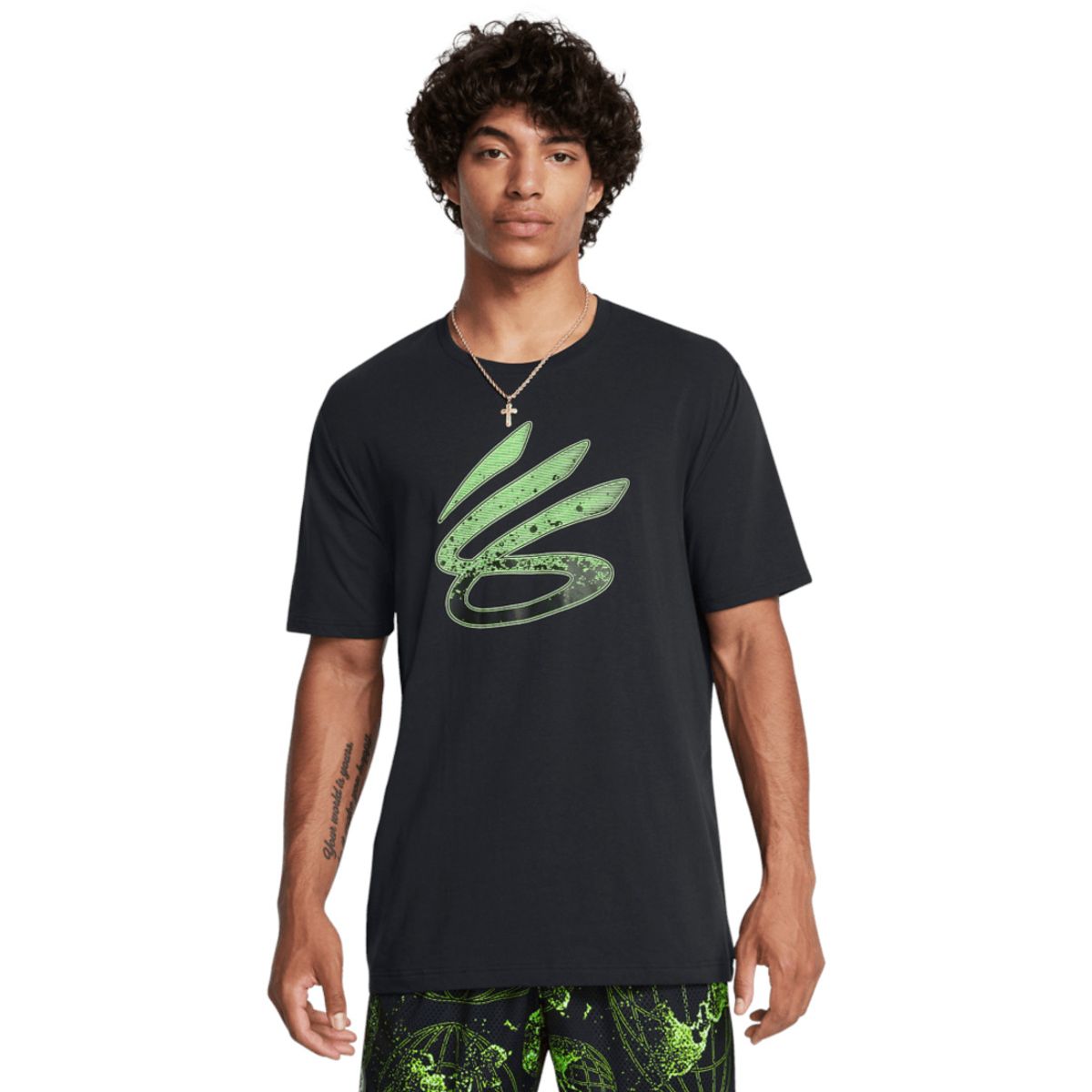 UNDER ARMOUR - Camiseta Hombre UNDER ARMOUR CURRY LOGO TREND TEE Negro UNDER ARMOUR.