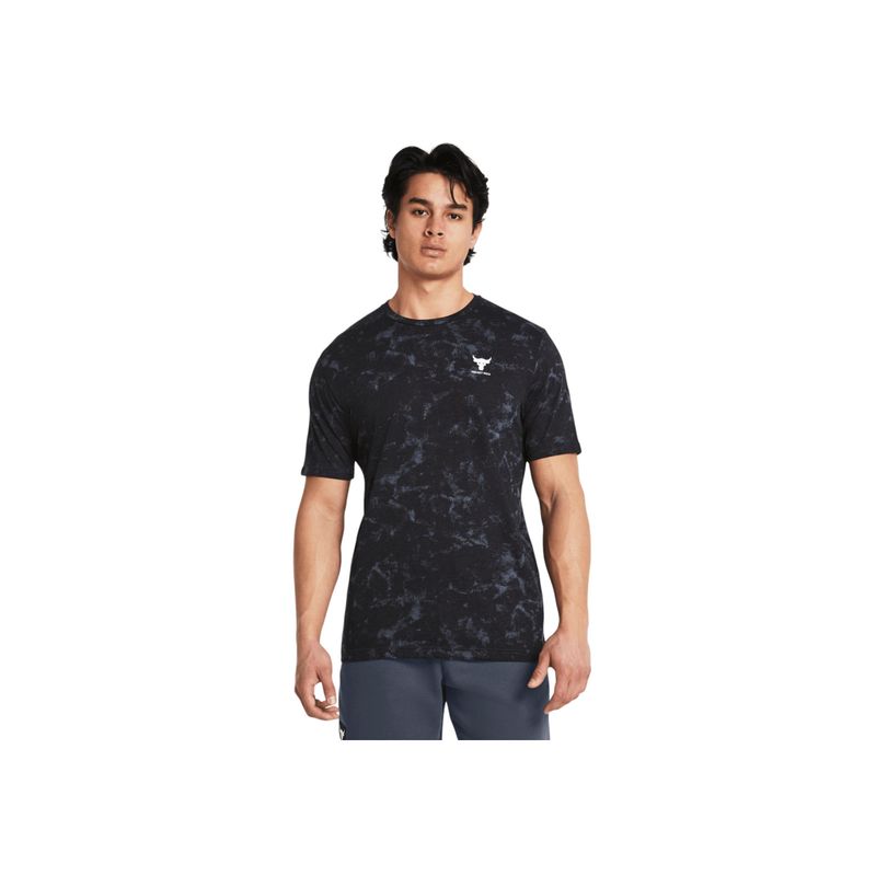 UNDER ARMOUR - Camiseta Hombre UNDER ARMOUR PJT RCK PAYOF AOP GR Negro UNDER ARMOUR.