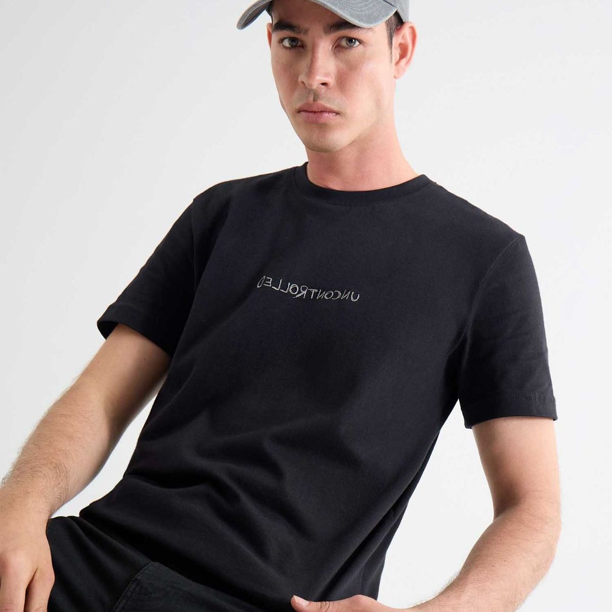 SEVEN SEVEN - Camiseta Estampada Con Bordado  Para Hombre Negro Seven Seven