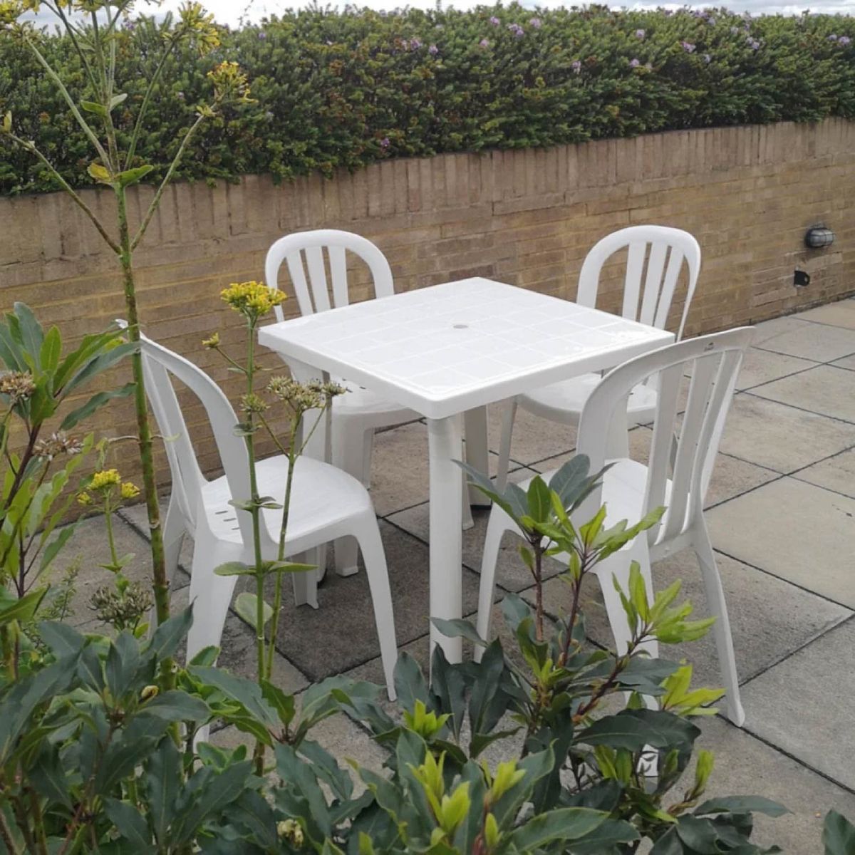 ERGONOMUS - Silla Plástica Sira Ergonomus Con Protección UV Blanca