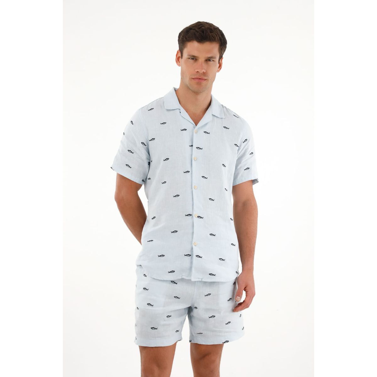 TENNIS - Camisa azul con bordado de peces para hombre