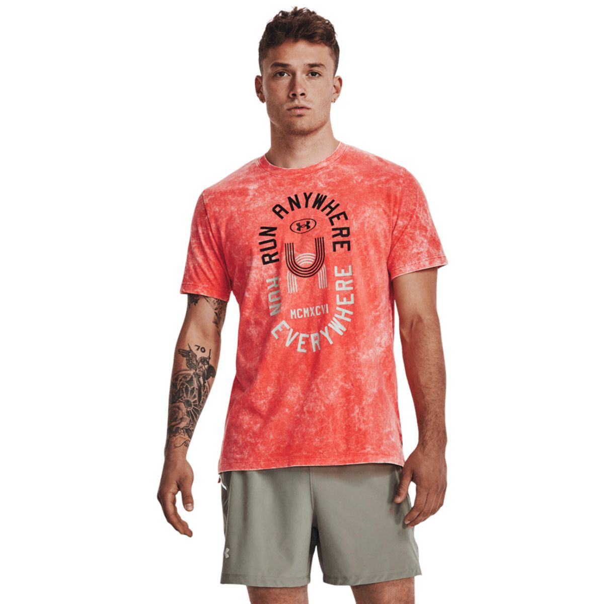UNDER ARMOUR - Camiseta Hombre UNDER ARMOUR RUN EVERWHRE TEE Rojo UNDER ARMOUR.