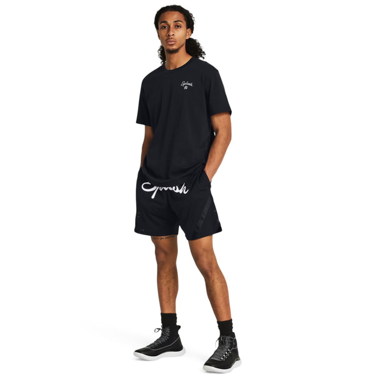 UNDER ARMOUR - Camiseta Hombre UNDER ARMOUR CURRY EMB SPLASH TEE Negro UNDER ARMOUR.