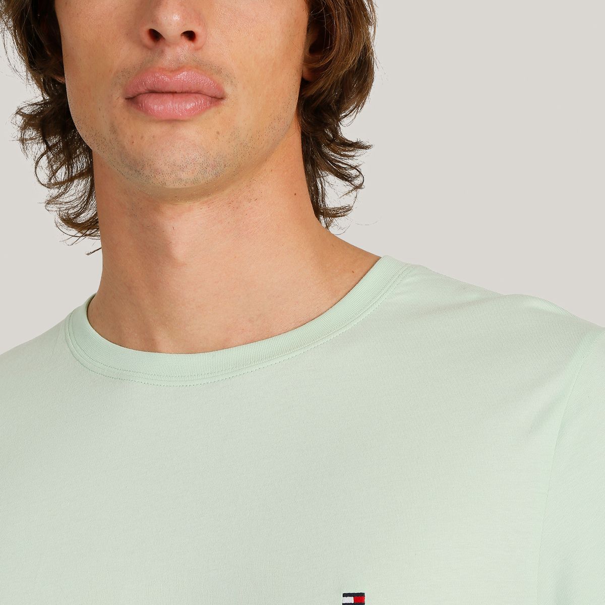 TOMMY HILFIGER - Camiseta verde essential con logo Tommy Hilfiger