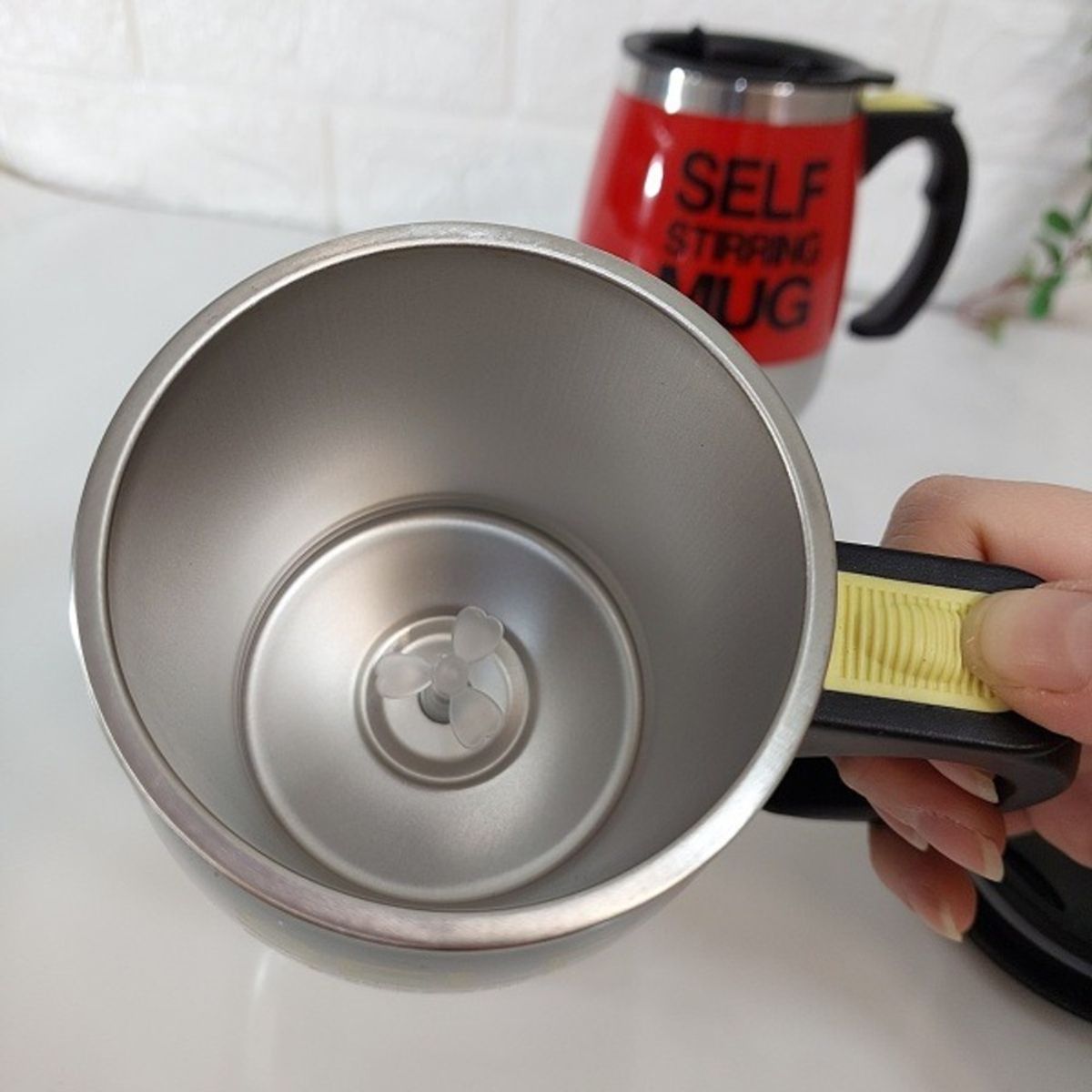 INFANTILES CAJUROMIX - Taza Portátil Rojo Con Mezclador Eléctrico