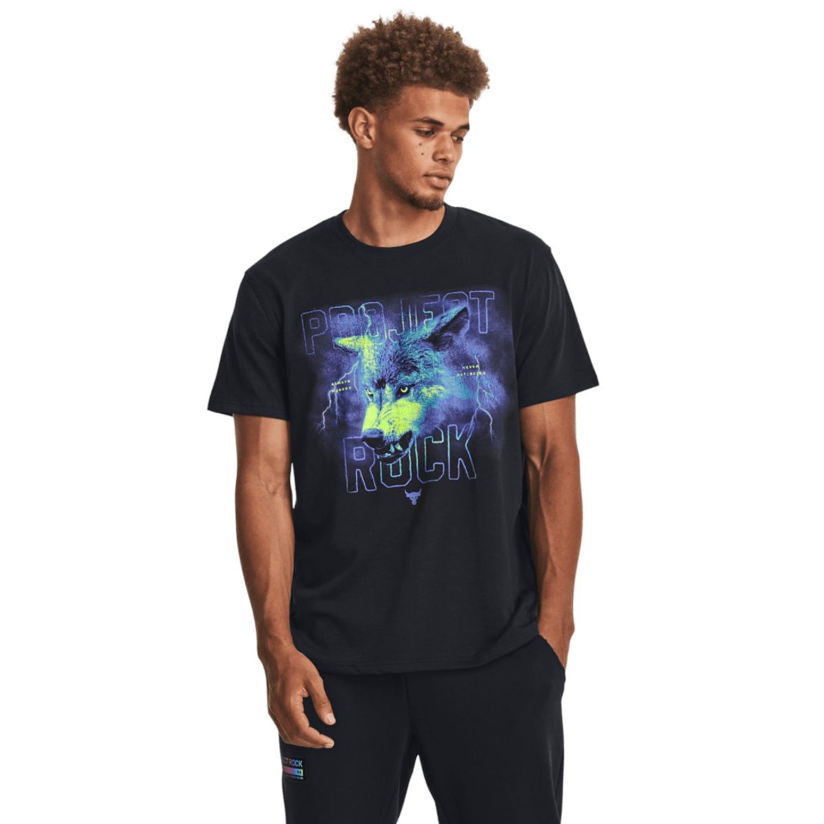 UNDER ARMOUR - Camiseta Hombre UNDER ARMOUR PJT RCK WOLF HW SS Negro UNDER ARMOUR.