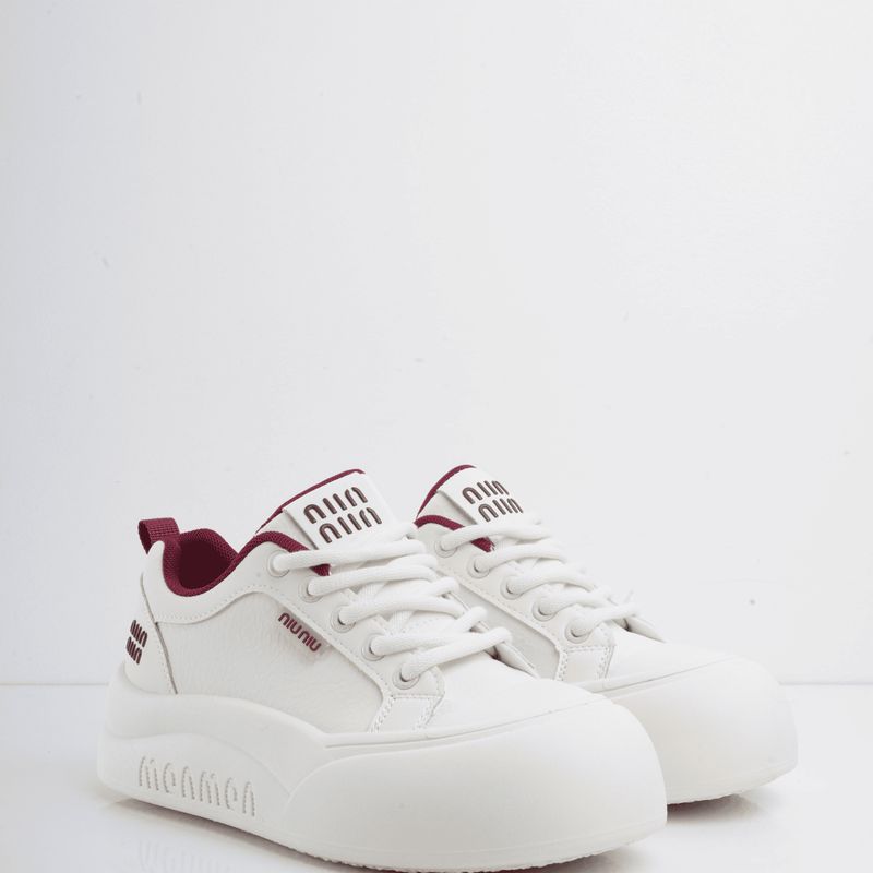 CALZADO ADRENALINA - Tenis blancos con líneas y detalles vinotinto deep
