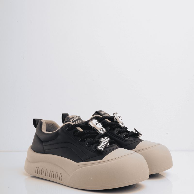 CALZADO ADRENALINA - Tenis negros con suela beige y accesorios adam