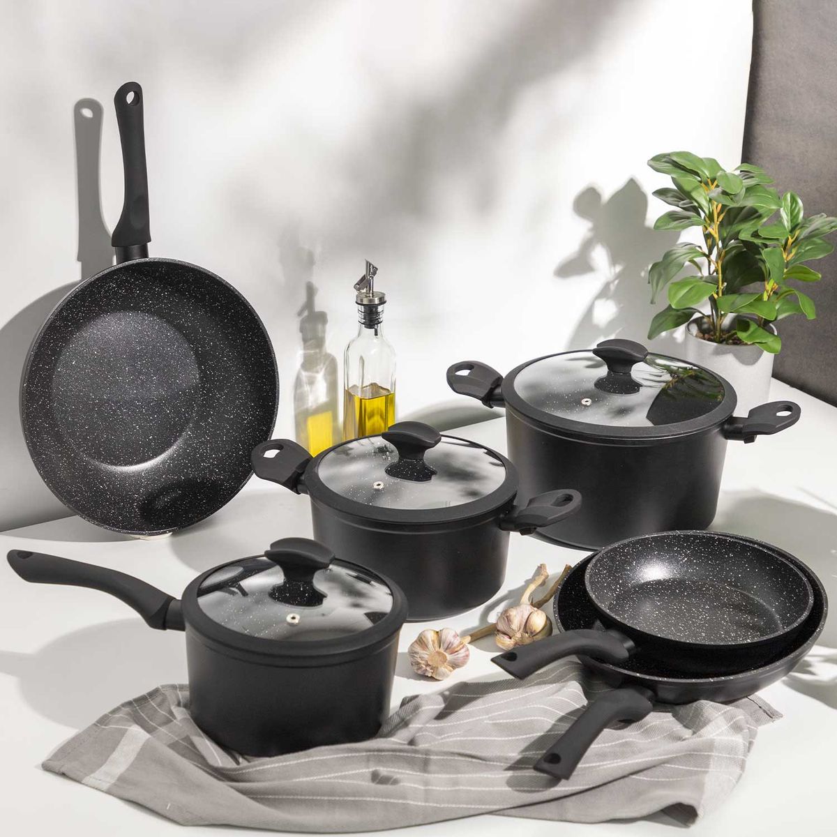 AMBIENTE GOURMET - Set de ollas aluminio forjado negro 8pcs Ambiente Gourmet