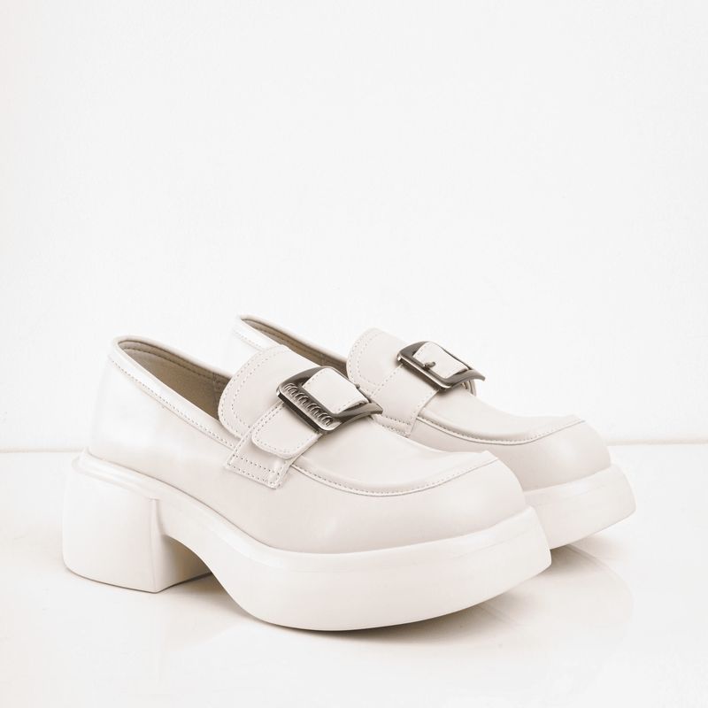 CALZADO ADRENALINA - Mocasines crema con correa plata dolly