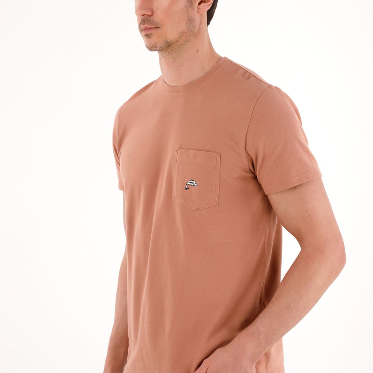 TENNIS - Camiseta con bolsillo delantero café para hombre