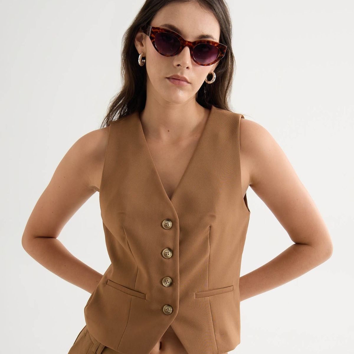 SEVEN SEVEN - Chaleco Para Mujer Plano Color Camel Marca Seven Seven #28250132