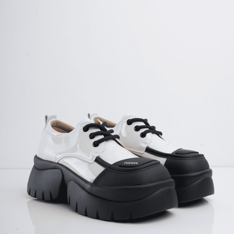 CALZADO ADRENALINA - Zapatos negros en charol con puntera mate anntte