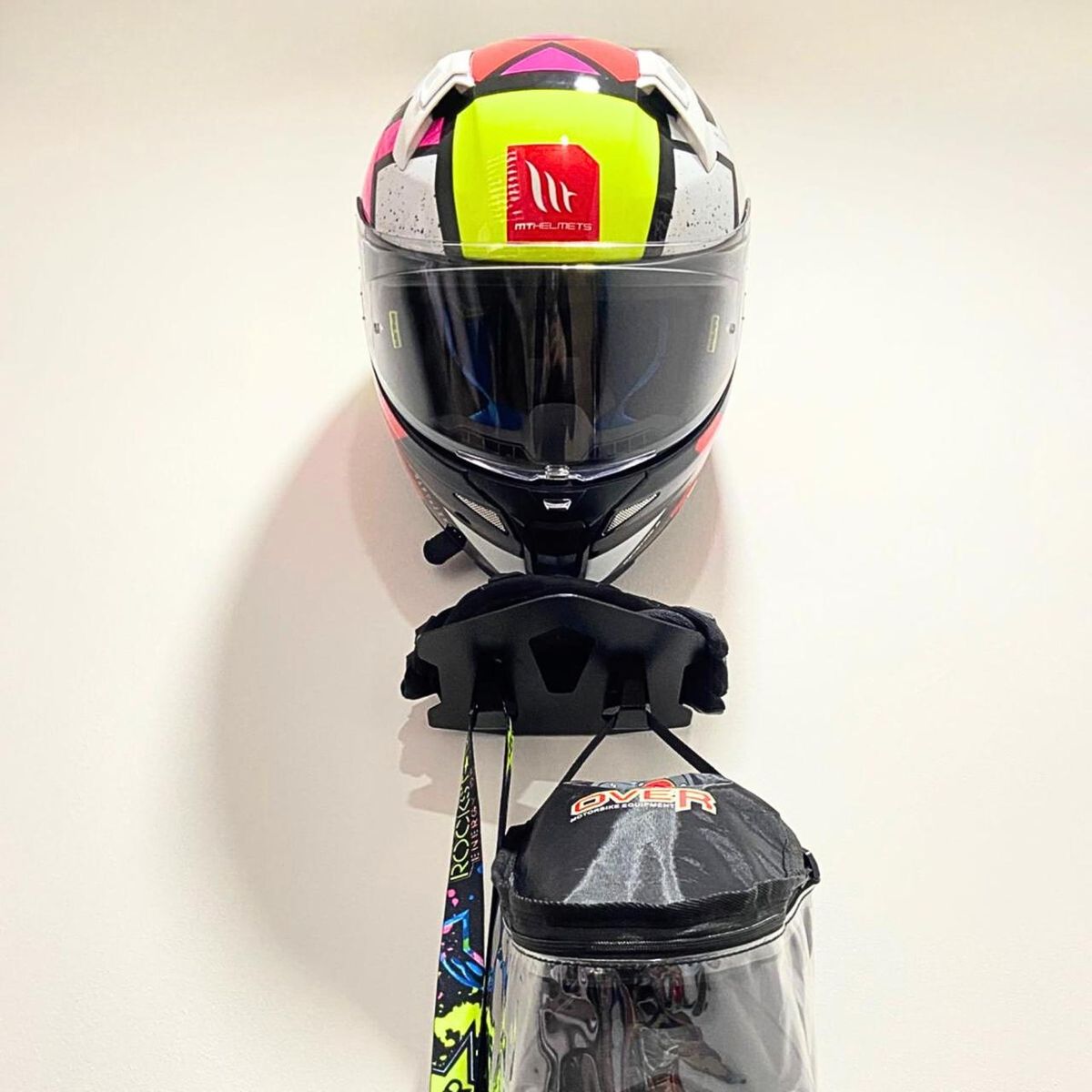 GENERICO - PERCHERO PARA CASCO DE MOTO MODELO NARVI NEGRO