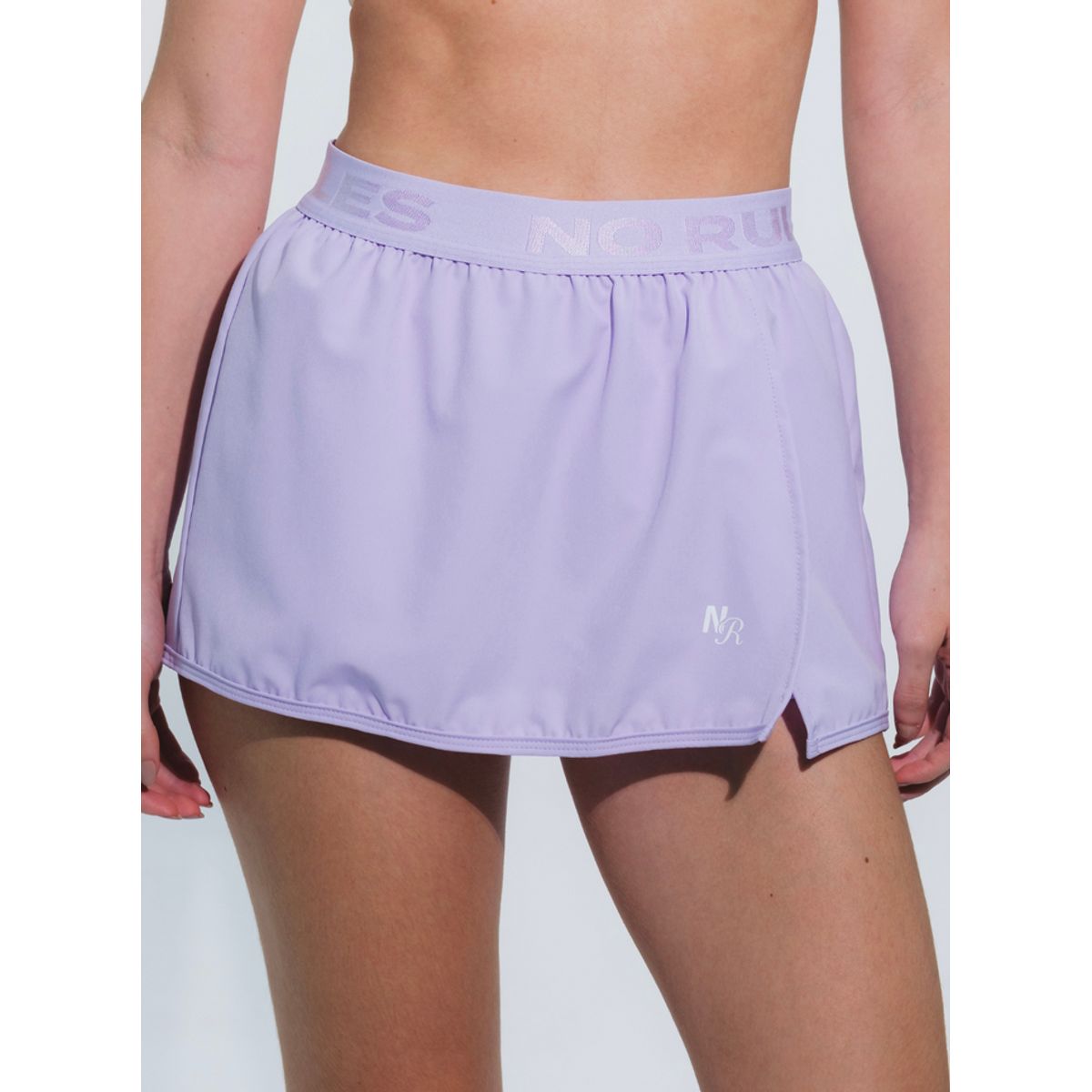 NO RULES - FALDA SHORT DEPORTIVA RALLY LILA.