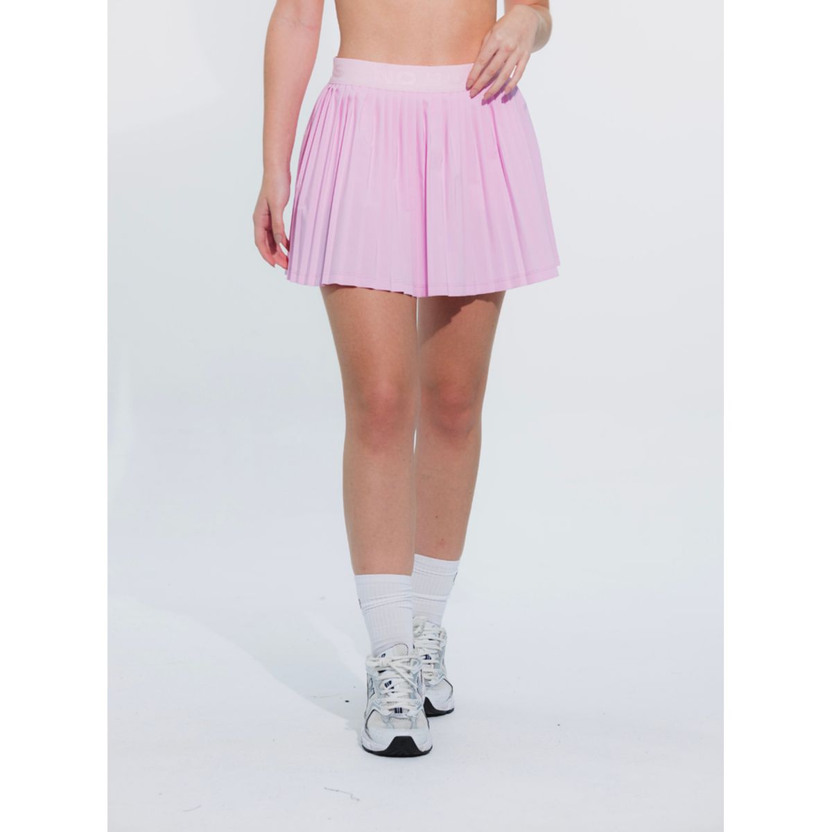 NO RULES - FALDA SHORT DEPORTIVA PLEAT ROSADA.