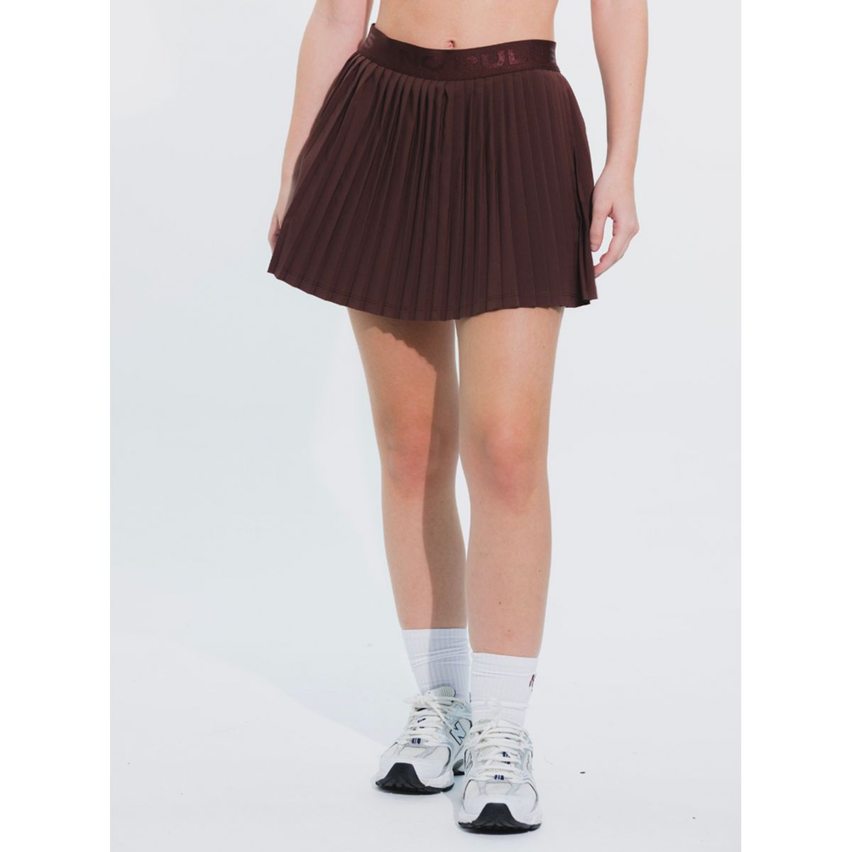 NO RULES - FALDA SHORT DEPORTIVA PLEAT CAFÉ.
