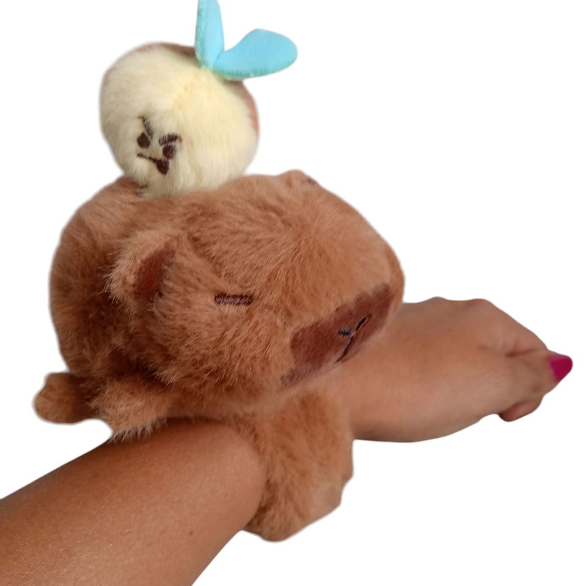 GENERICO - Manilla Peluche Capibara Vibra Al Jalar La Abejita