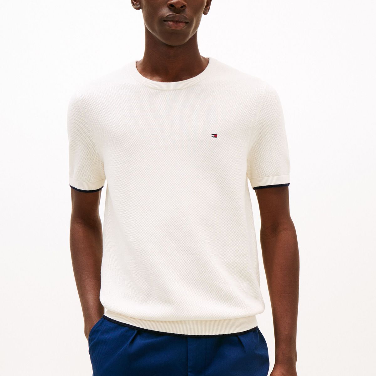 TOMMY HILFIGER - Camiseta blanca de cuello redondo con logo Tommy Hilfiger