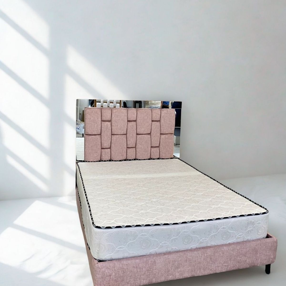 GENERICO - Juego de alcoba completo base cama y espaldar color rosa + colchon