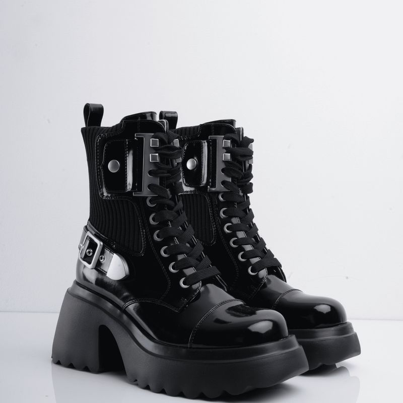 CALZADO ADRENALINA - Bota negra en charol con cordón y apliques plateados parker