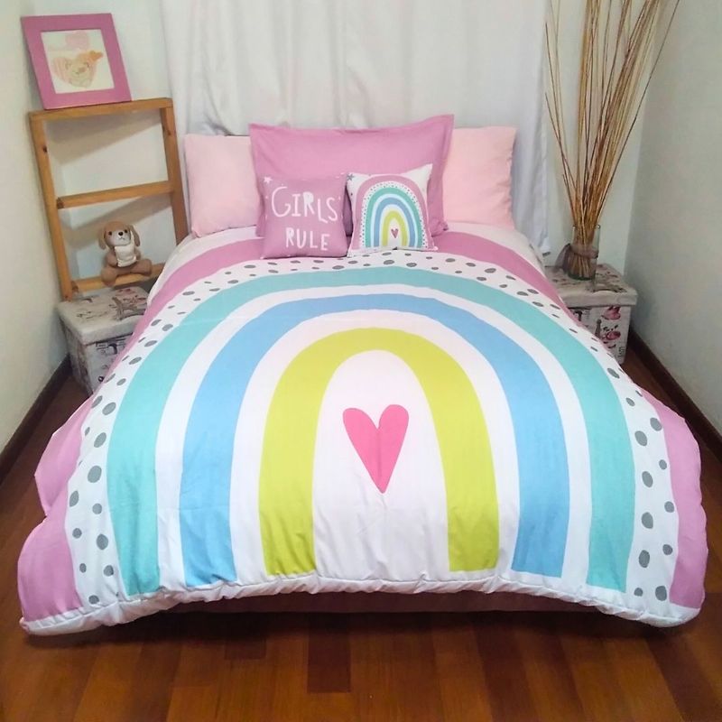 WONDER HOME - Cubrelecho Infantil niñas Arcoíris con Cojines Decorativos semidoble