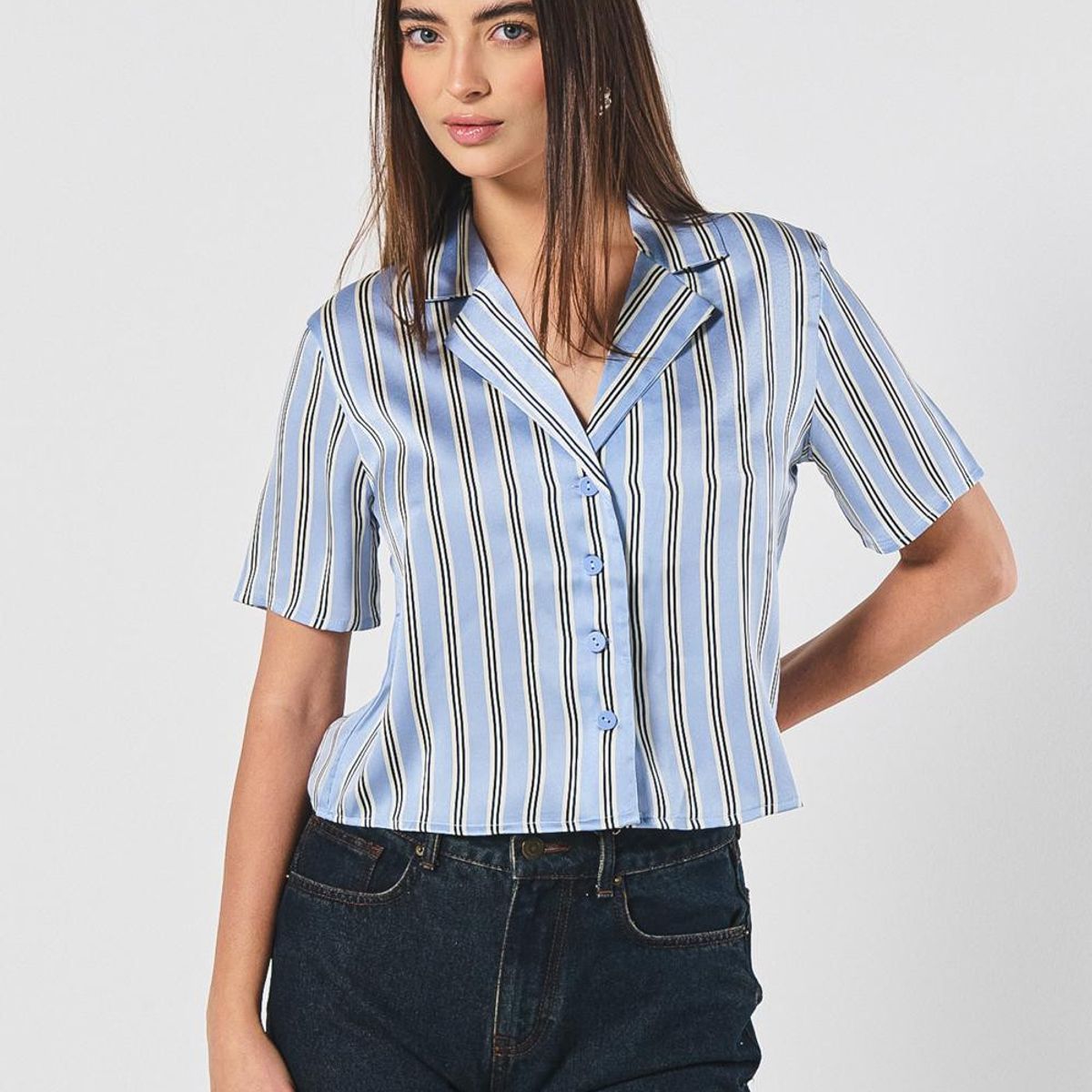 KOAJ - KOAJ Blusa en satín manga corta unicolor con diseños estampa Mujer