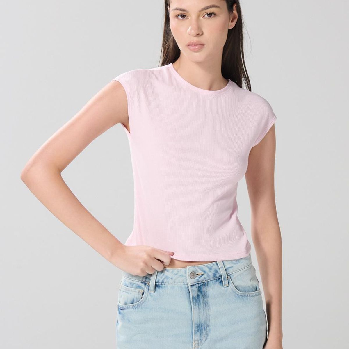KOAJ - KOAJ Camiseta con texturas acanaladas y manga sisa unicolor Mujer