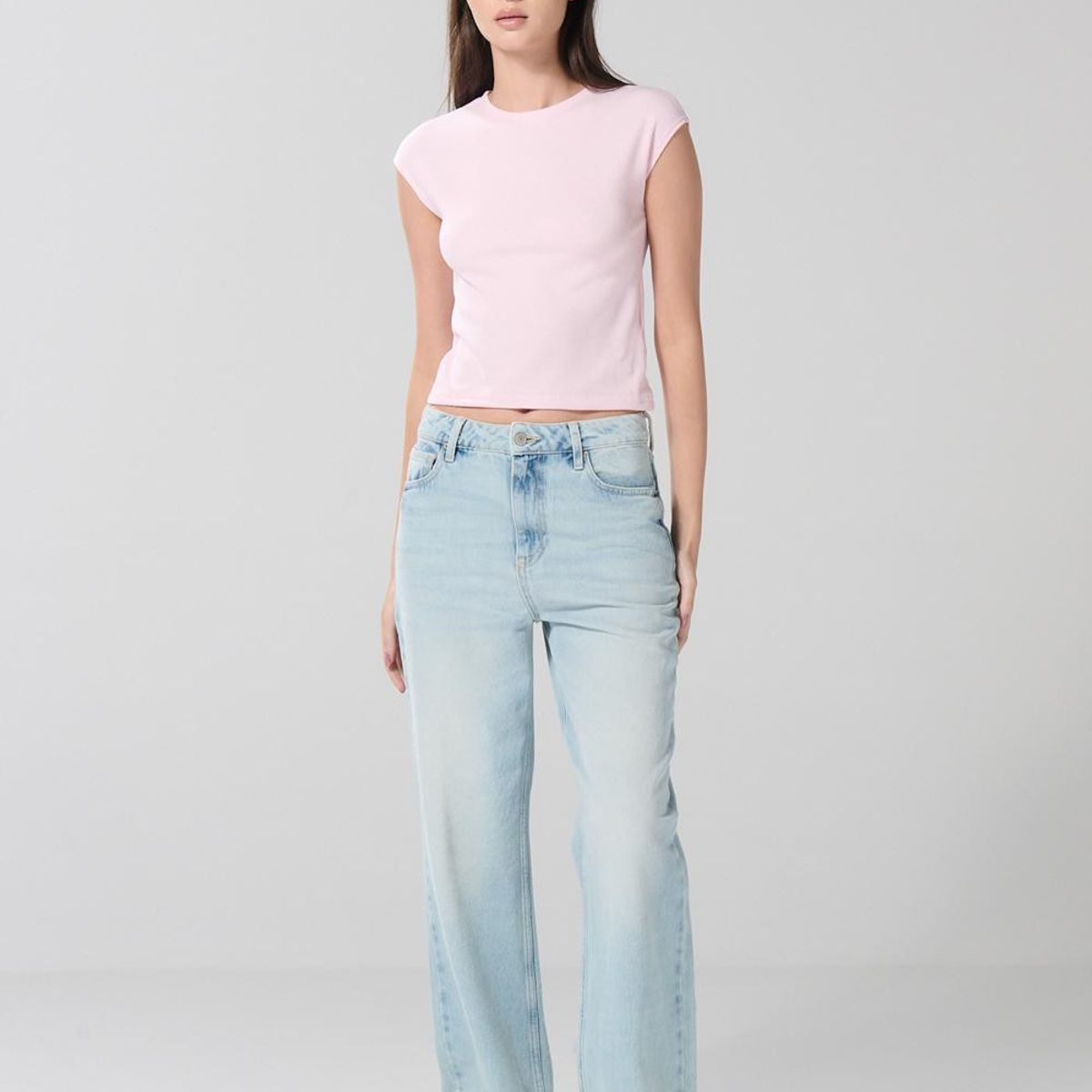 KOAJ - KOAJ Camiseta con texturas acanaladas y manga sisa unicolor Mujer