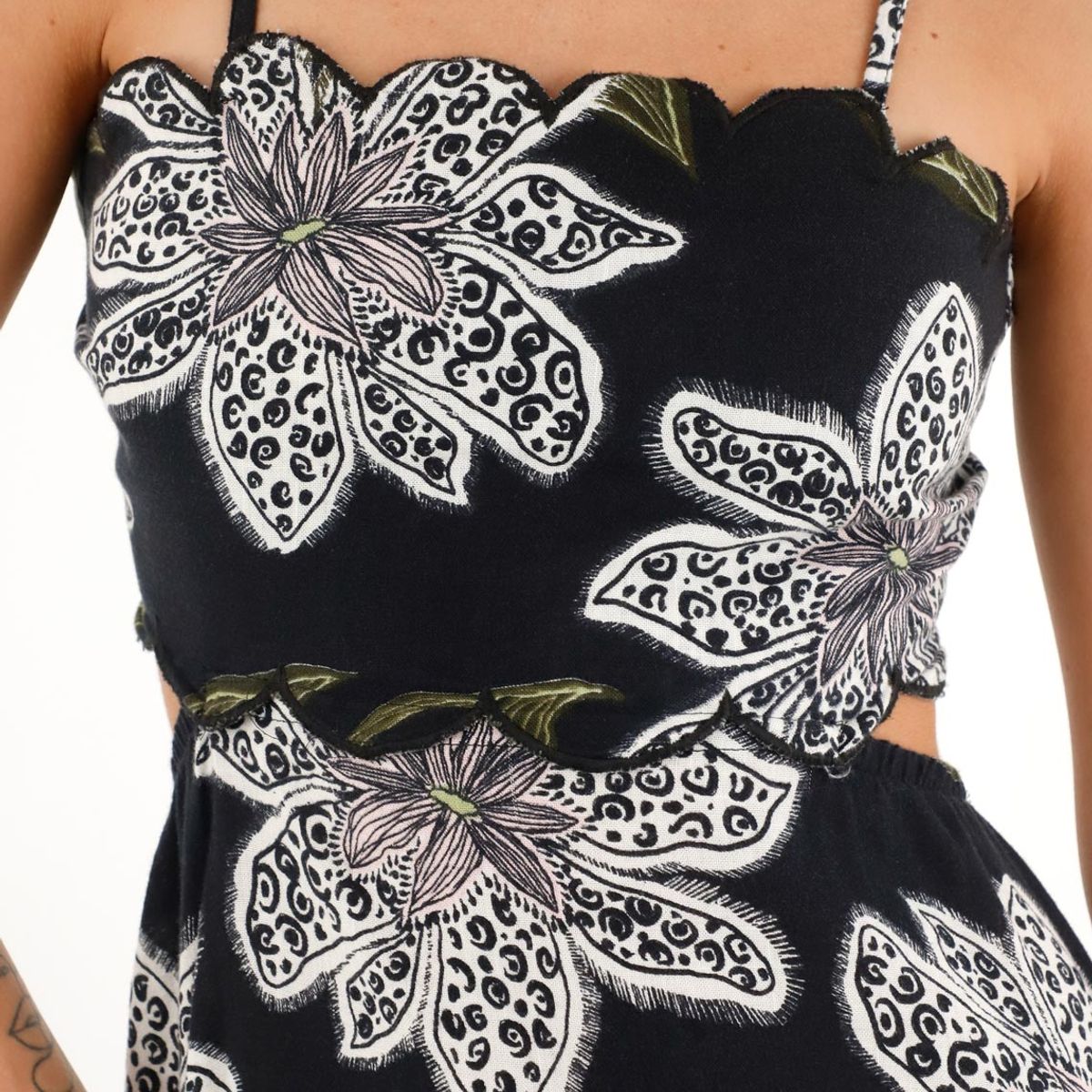 TOPMARK - Vestido largo con estampado y cut out en cintura negro para mujer