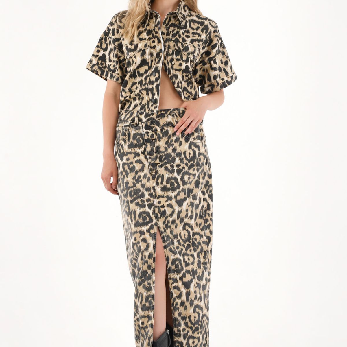 TENNIS - Camisa crop con estampado de animal print para mujer