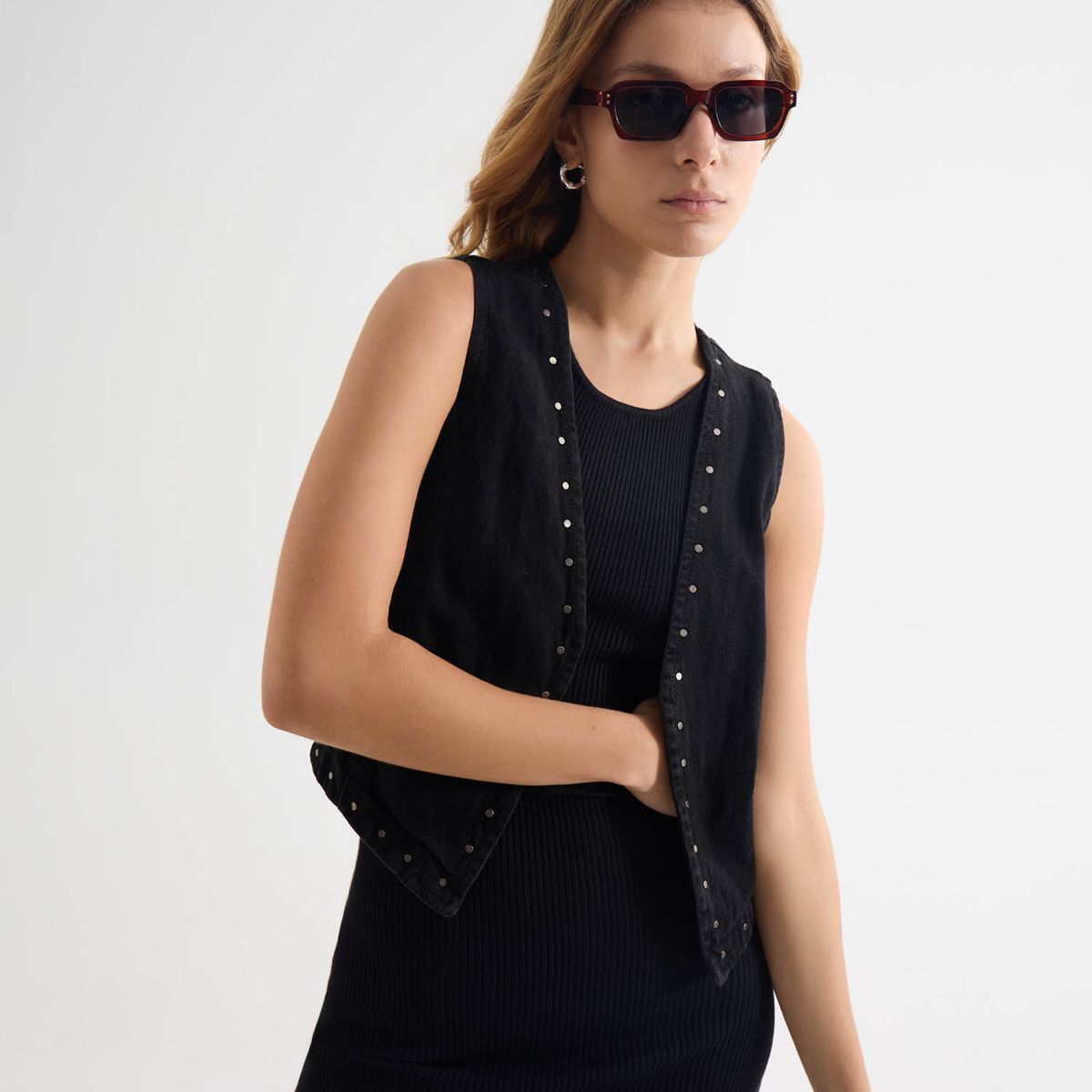 SEVEN SEVEN - Chaleco Negro Con Taches Metálicos  Para Mujer Negro Seven Seven