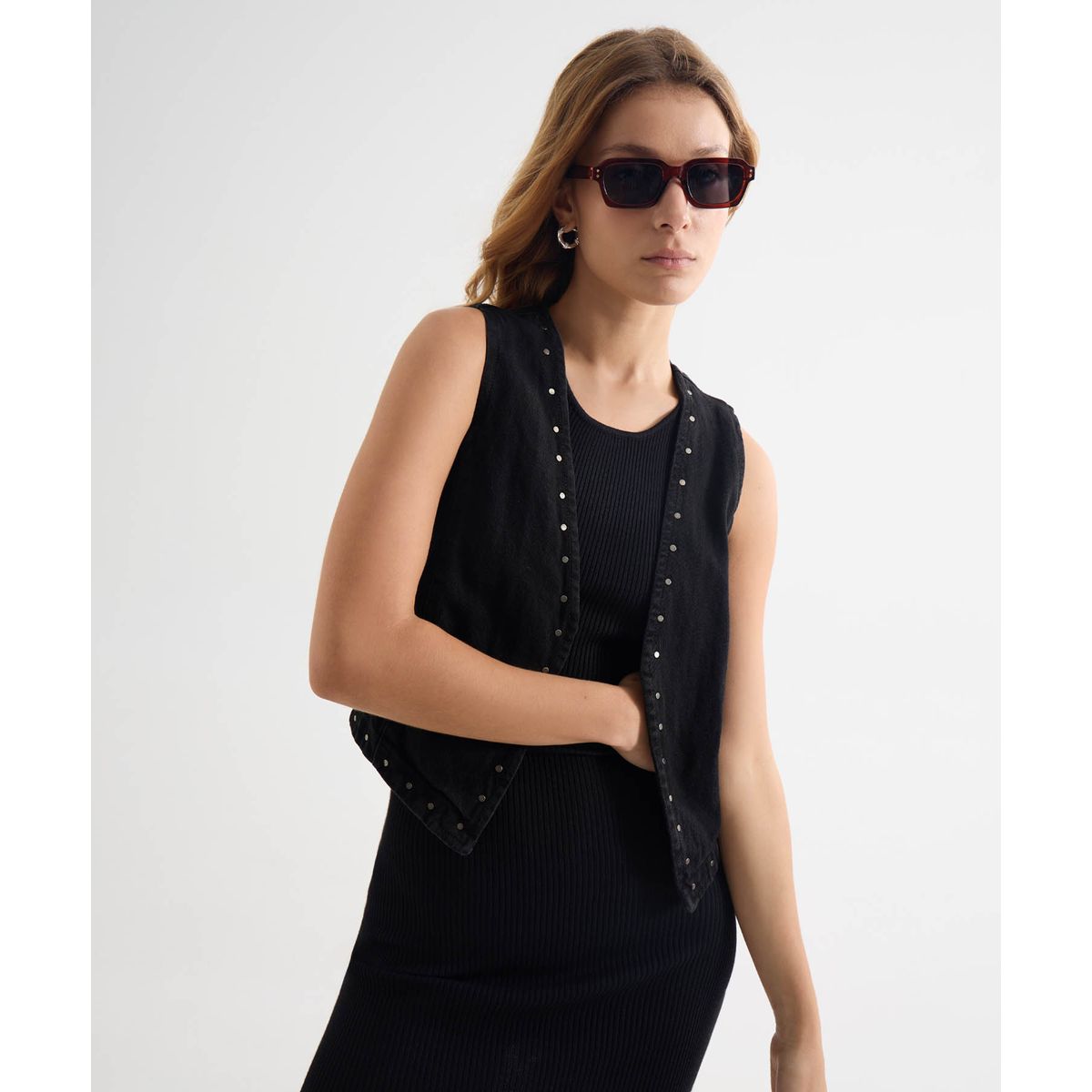 SEVEN SEVEN - Chaleco Negro Con Taches Metálicos  Para Mujer Negro Seven Seven