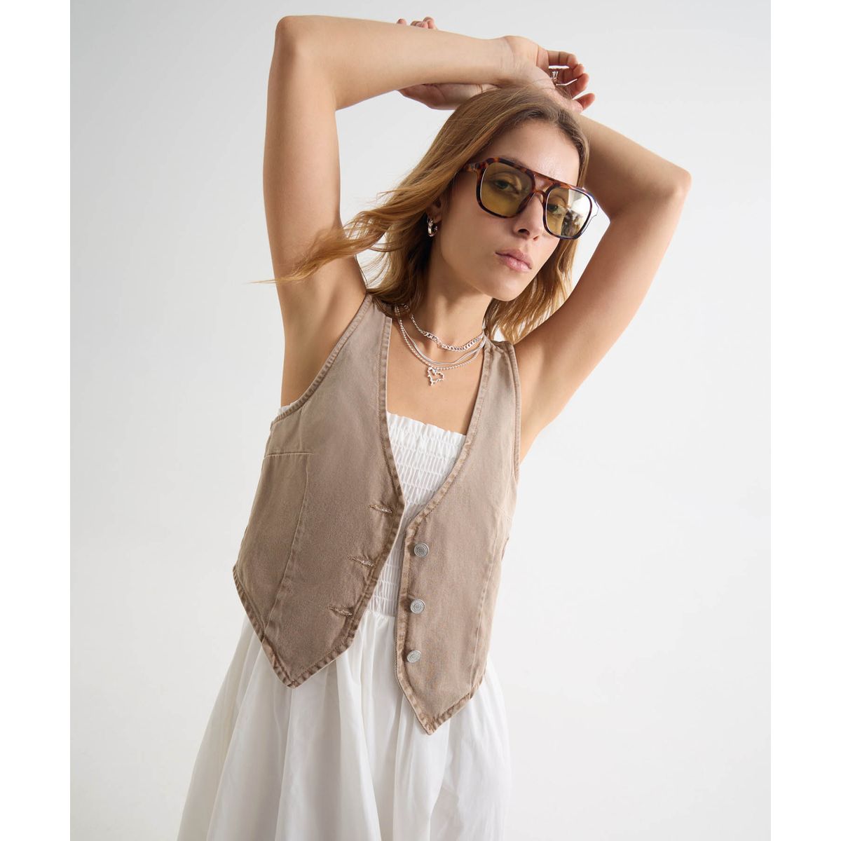 SEVEN SEVEN - Chaleco Crop Caqui Con Desgaste  Para Mujer Arena Seven Seven