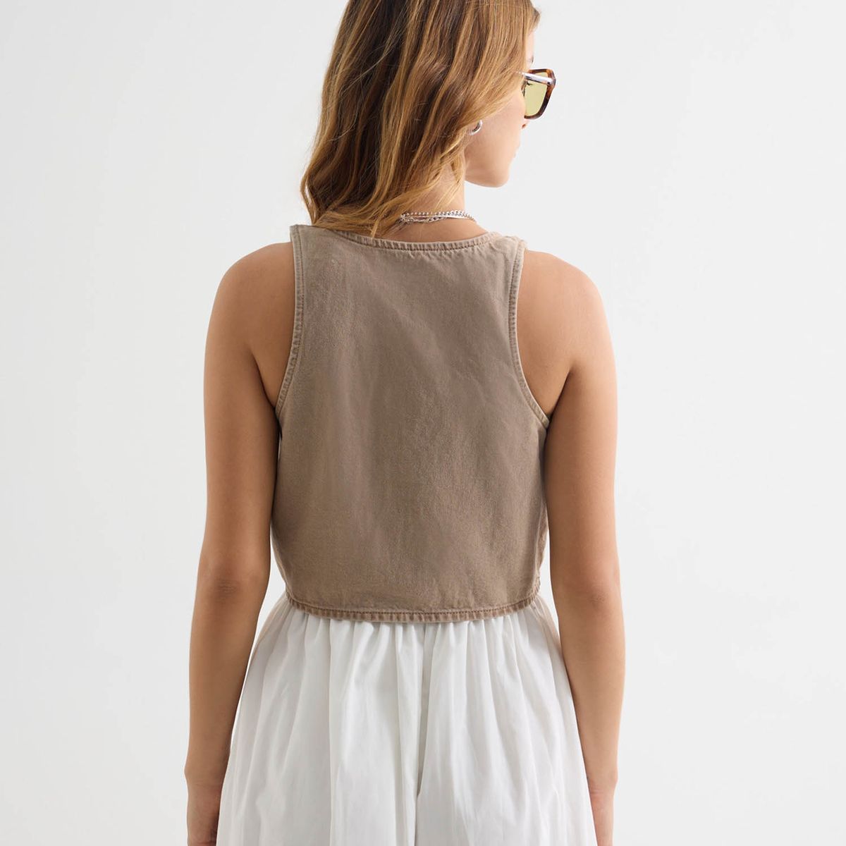 SEVEN SEVEN - Chaleco Crop Caqui Con Desgaste  Para Mujer Arena Seven Seven