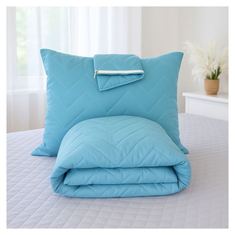 HOGARETO - Protector  Acolchado Celeste Cama Queen + 2 Fundas de Almohadas