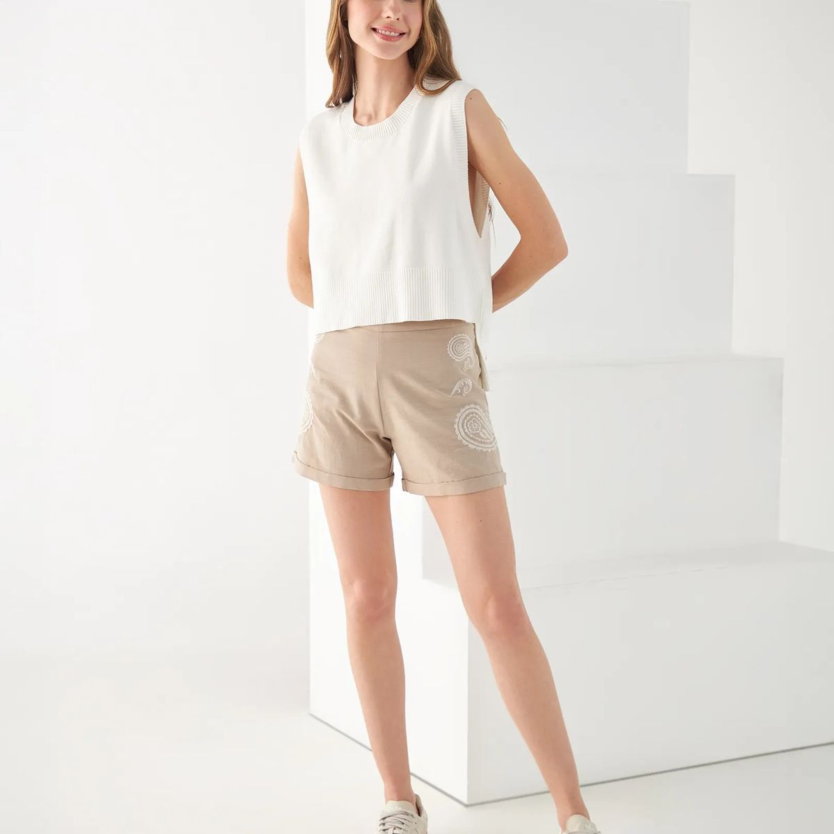 ESPRIT - Bermuda Short Esprit Mujer con Bordado Arabescos