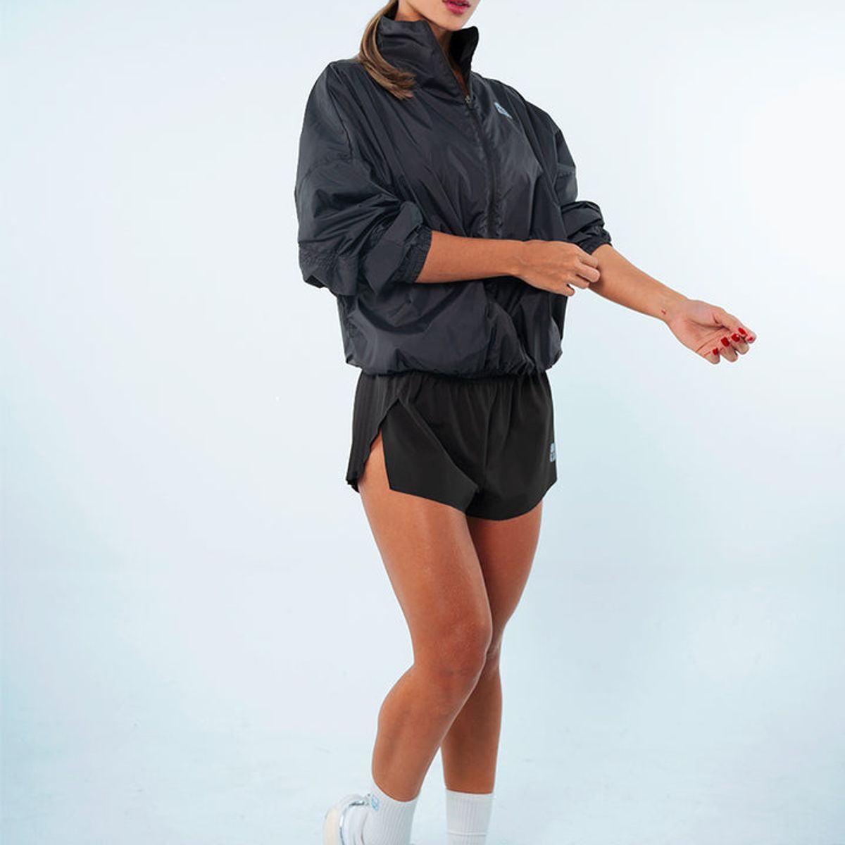 NO RULES - CHAQUETA CORTAVIENTOS NEGRA.