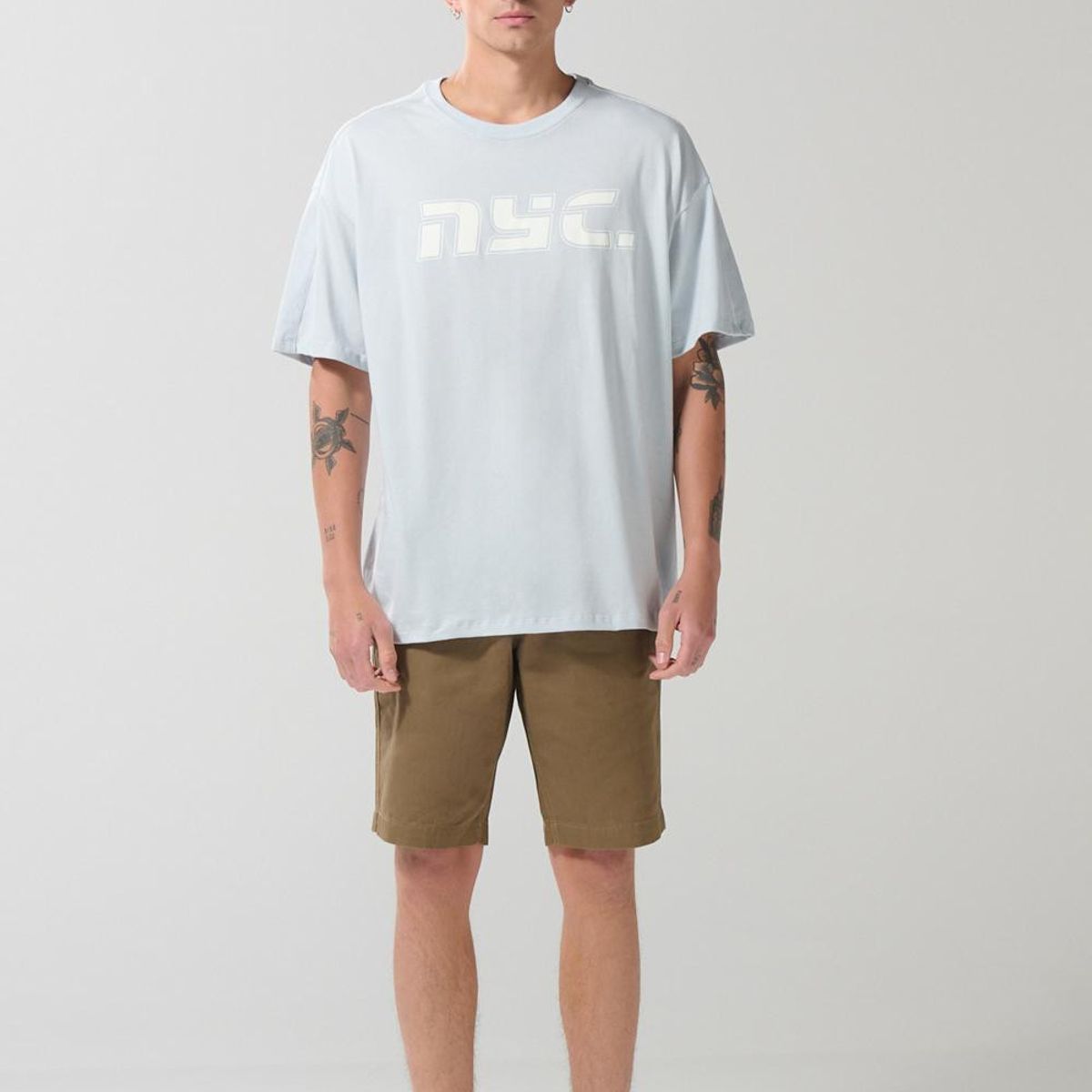 KOAJ - KOAJ Camiseta oversize azul manga corta con diseños college Hombre