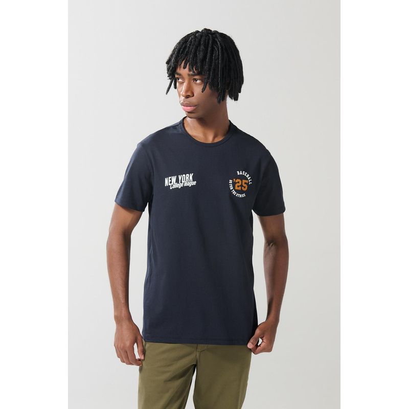 KOAJ - KOAJ Camiseta ajustada manga corta unicolor con arte college Hombre