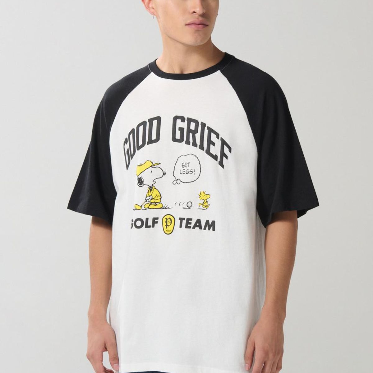 KOAJ - KOAJ Camiseta crema de Snoopy con manga ranglan corta Hombre