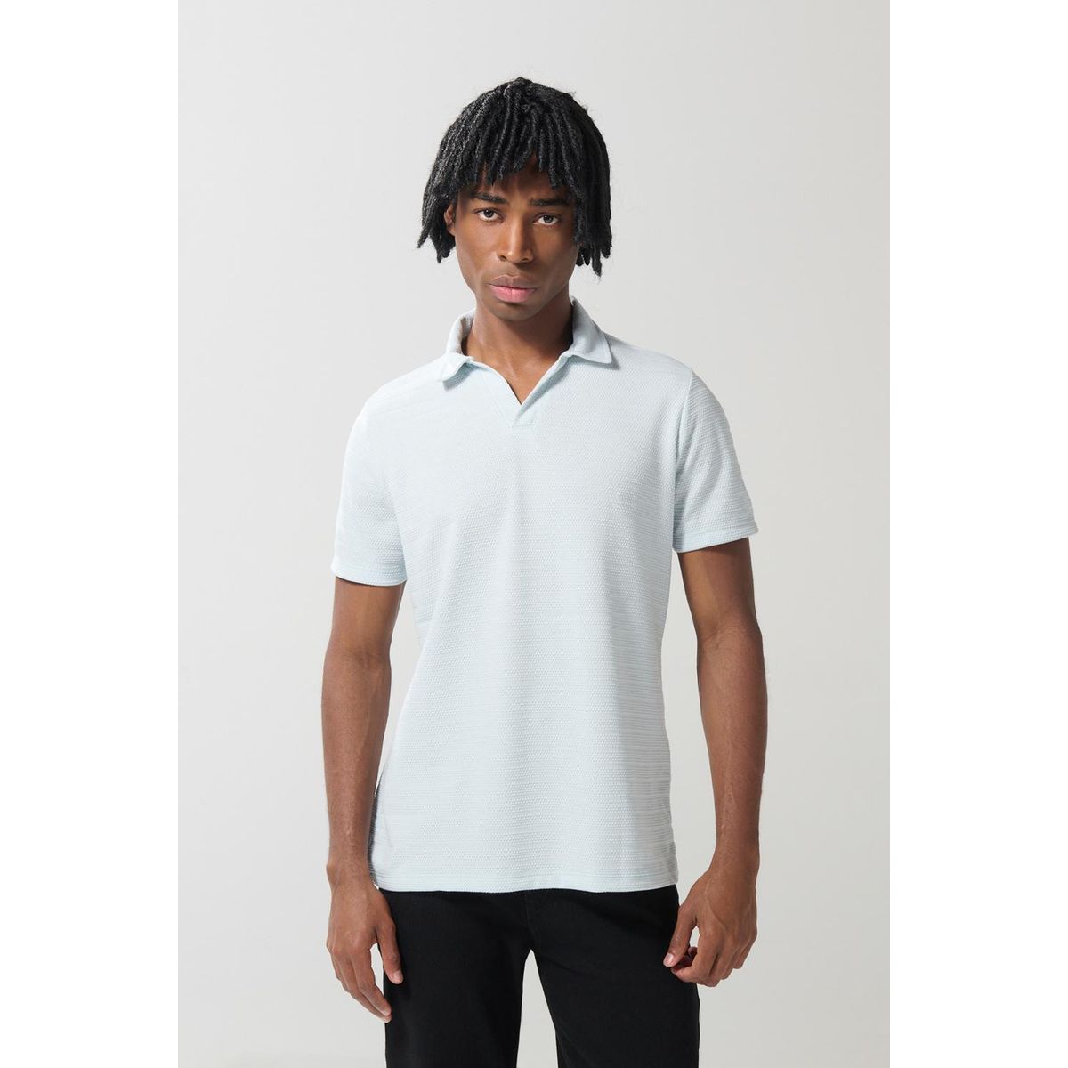 KOAJ - KOAJ Camiseta polo azul clara con cuello V y manga corta Hombre