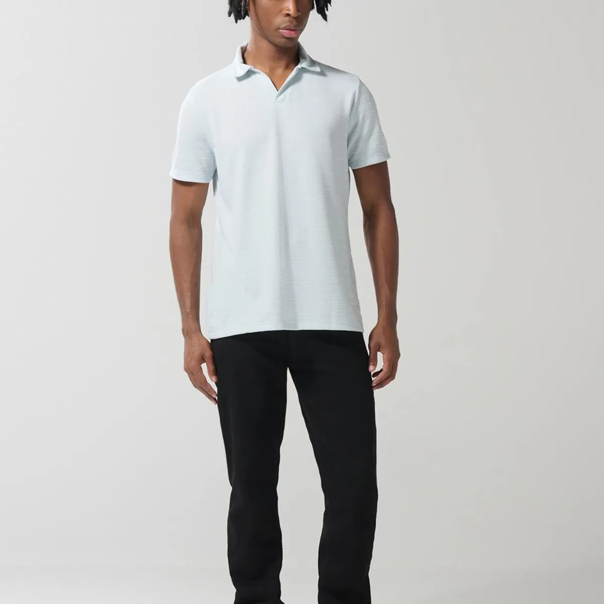 KOAJ - KOAJ Camiseta polo azul clara con cuello V y manga corta Hombre