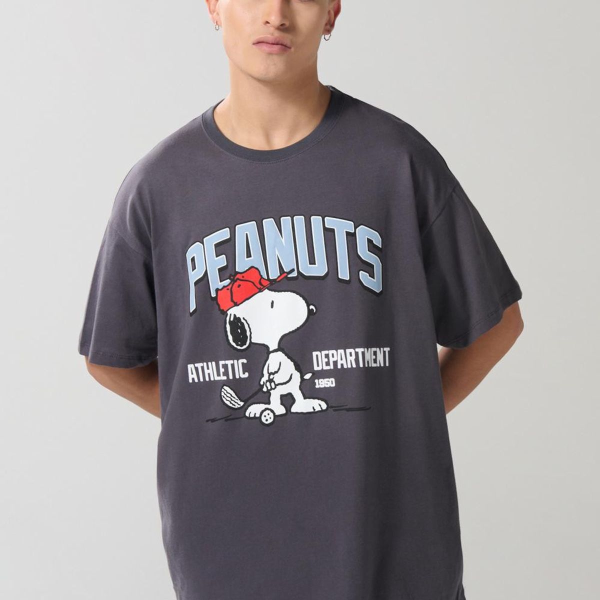 KOAJ - KOAJ Camiseta de Snoopy gris con cuello redondo oversize Hombre