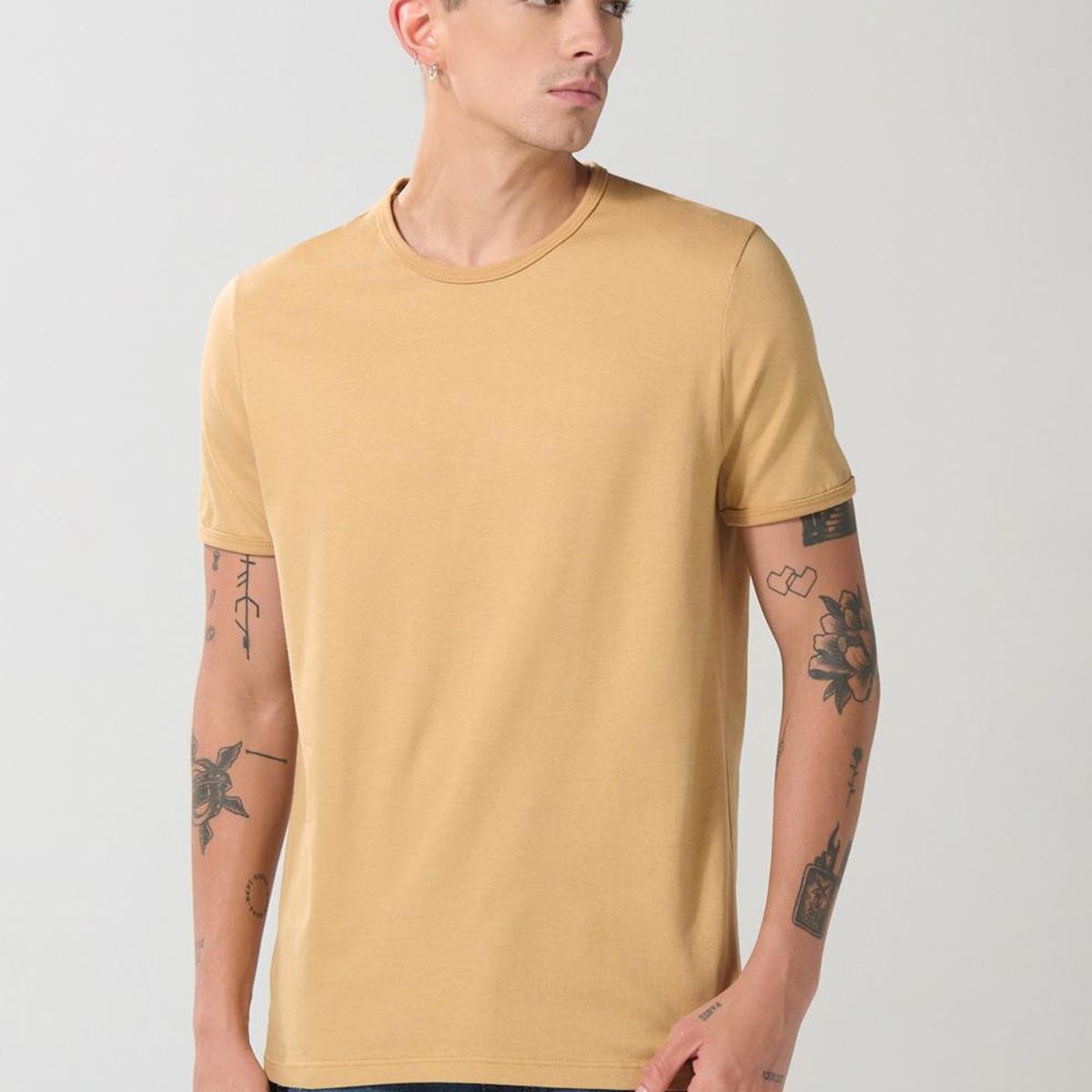 KOAJ - KOAJ Camiseta café clara con manga corta ajustada Hombre