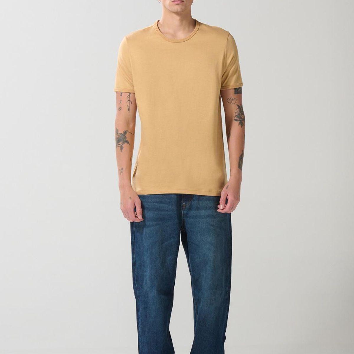 KOAJ - KOAJ Camiseta café clara con manga corta ajustada Hombre