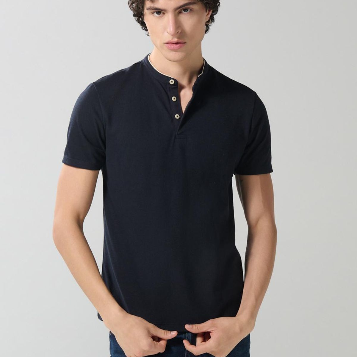 KOAJ - KOAJ Camiseta polo azul intensa con botones y cuello nerú Hombre