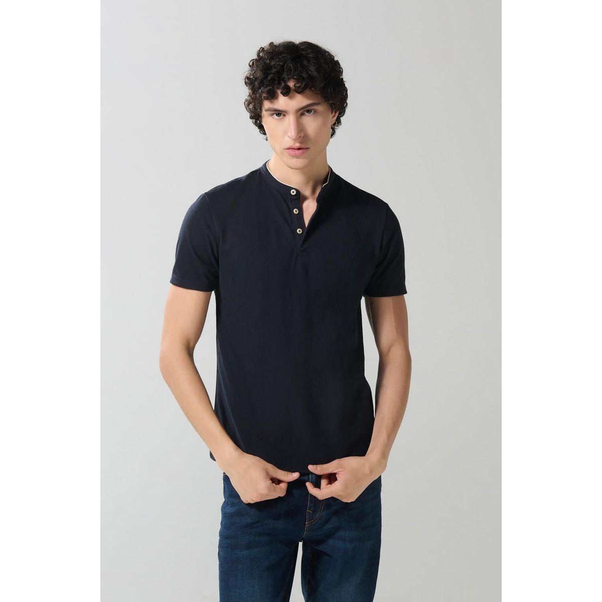 KOAJ - KOAJ Camiseta polo azul intensa con botones y cuello nerú Hombre
