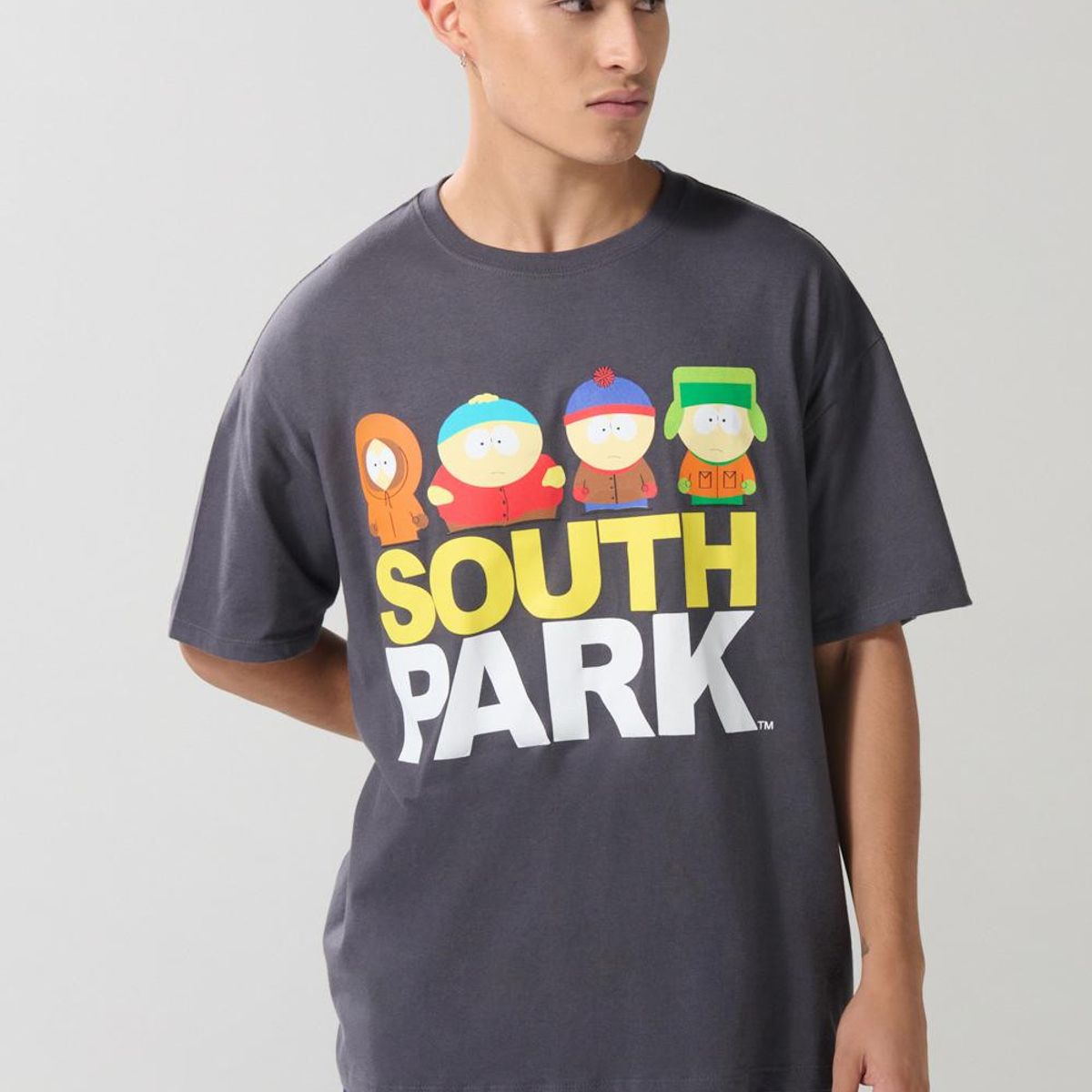 KOAJ - KOAJ Camiseta oversize gris manga corta con arte de South P Hombre