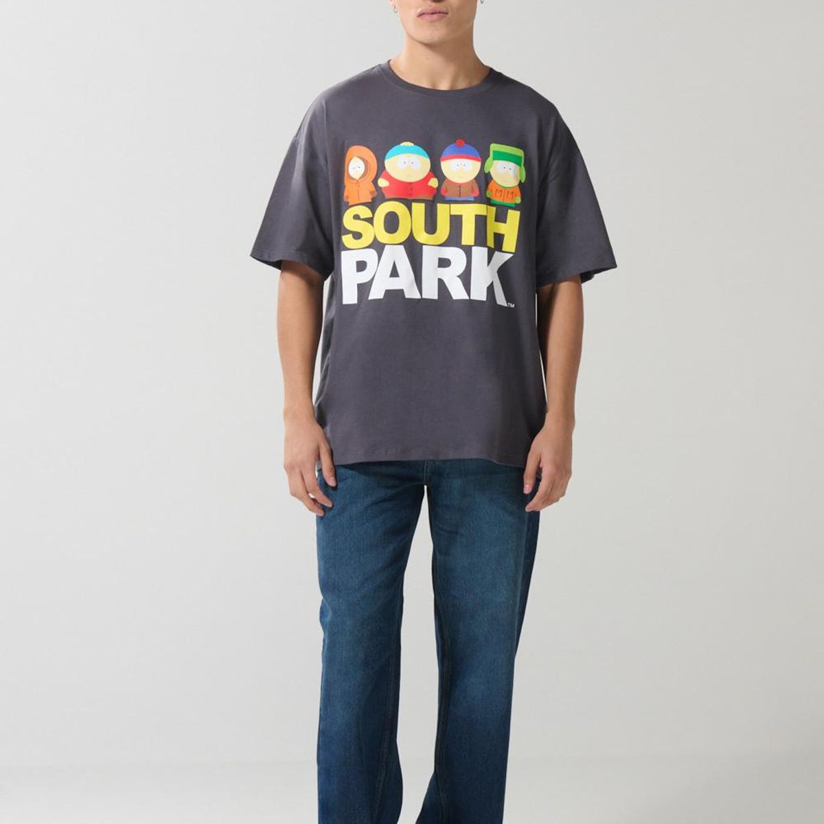 KOAJ - KOAJ Camiseta oversize gris manga corta con arte de South P Hombre